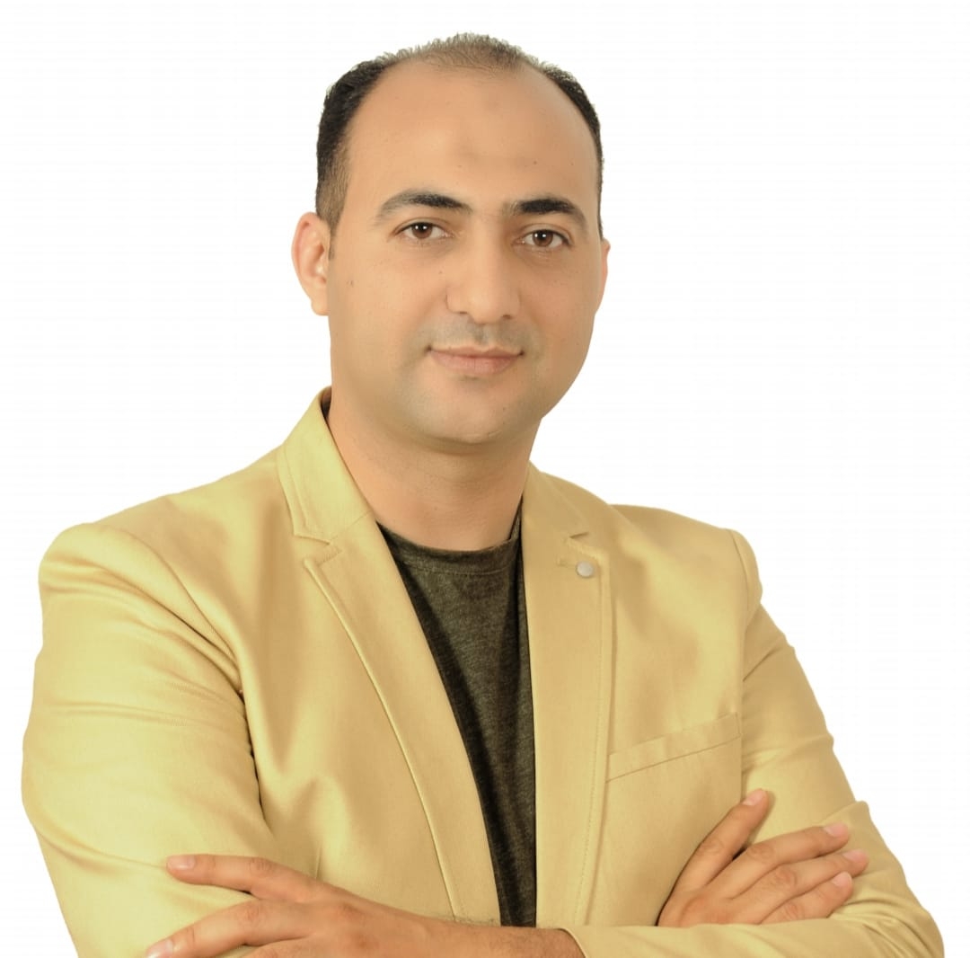 صورة المؤلف حسام عبد العزيز